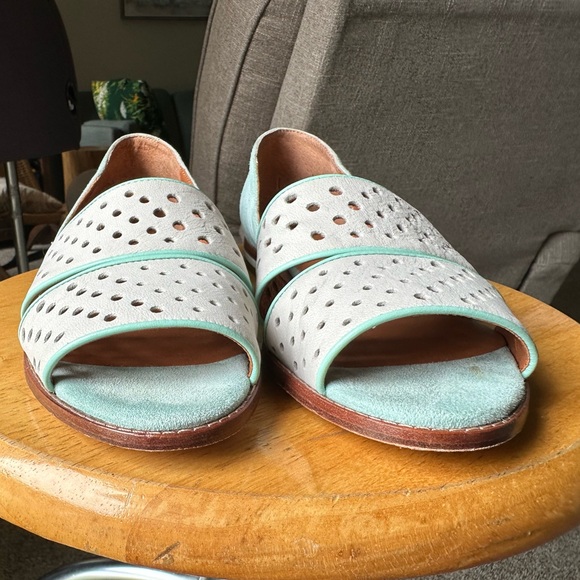 Rebecca Minkoff Open Toe White and Mint Leather Flats spring Shoe - Picture 3 of 8